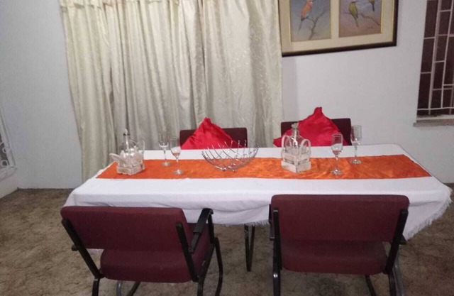 Spacious duplex wing, situated close to top 10 Soweto tourist attractions.