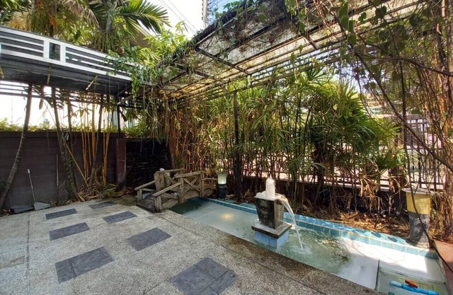 Spacious Entire House With Shared Fitness Room and Shared Indoor Pool in Club