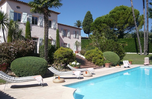 Spacious Family Villa- pool-tennis court-fantastic view of St-Paul De Vence