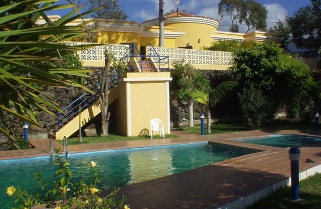 Spacious family home for up to 5 people, 90 m², terrace and lawn