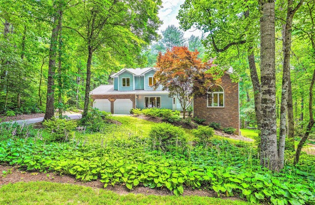 Spacious Family Home Near Hiking & Breweries!