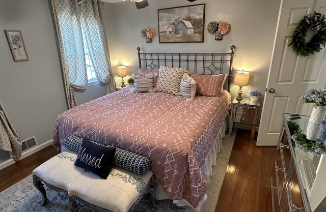 Spacious Farmhouse with Breakfast- Ella’s Place