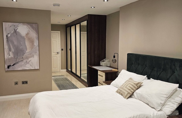 Spacious Four bedroom & Four bathroom flat in West Kensington.