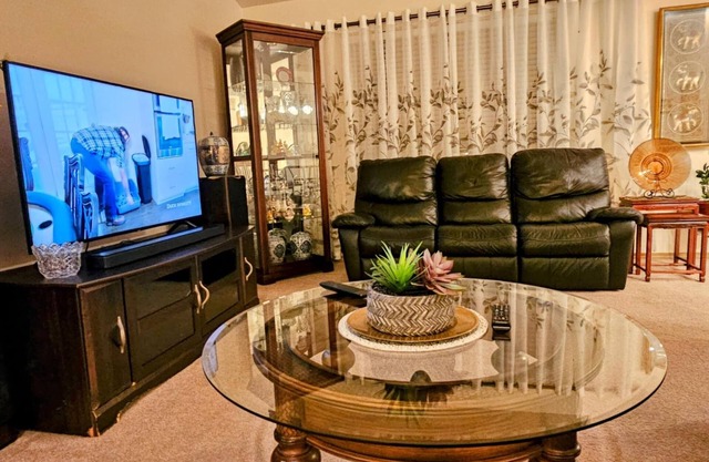 Spacious Full 5 Bed Family Home in Quaint and Central Location Port Orchard