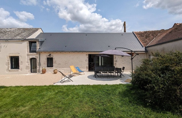 Spacious Gîte with Garden & Modern Decor in Scenic Centre Val de Loire