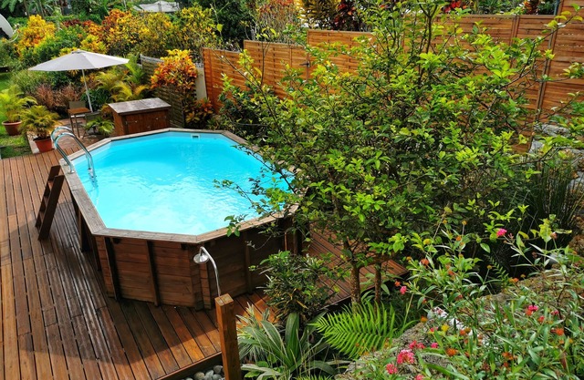 spacious ground floor of 200m² in villa with private pool