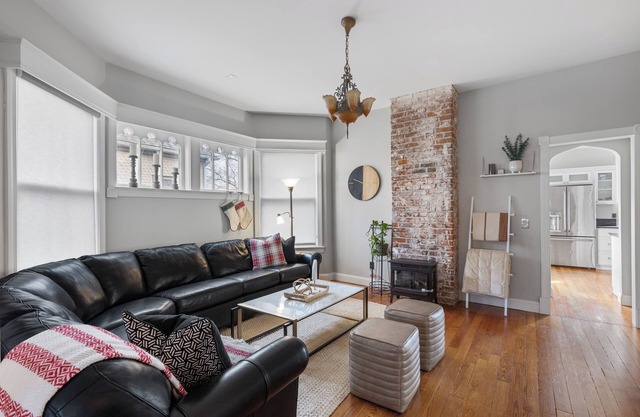 Spacious Historic Manor W/Modern aesthetics. Best Location: Walk to Blackstone