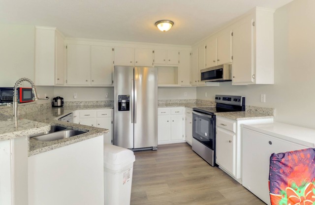 Spacious Home < 3 Mi to Hampton Coliseum!