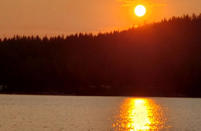 Spacious home -5 minute walk to beautiful Priest Lake