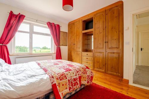 Spacious Home by Lough Rynn Castle Wedding Venue