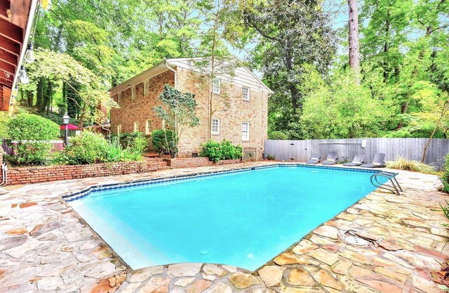 Spacious Home HotTub BBQ SUMMER Pool-Close To Airport&Downtown & MonthlyDiscount
