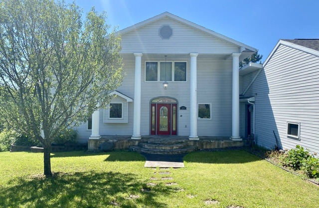 Spacious home in Bayfield, sleeps 20!