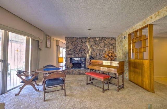 Spacious home in Culver City district – Close to Venice and Downtown LA.