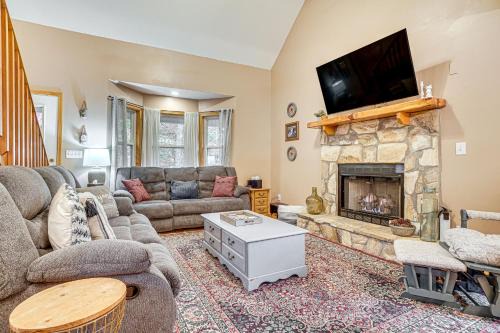 Spacious Home in Helen with Porch and Balcony!