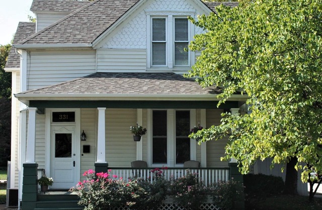 Spacious home in Historic St. Charles, Near Main Street + self-serve breakfast