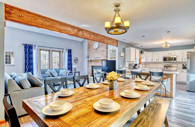 Spacious Home in Lake and Snow Community with Game Room