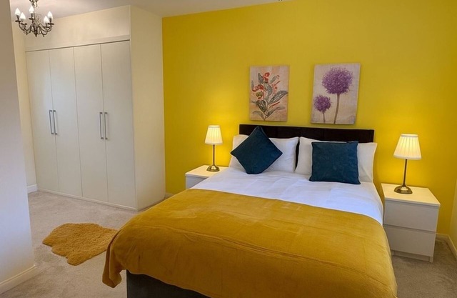 Spacious Home + Parking for Families & Contractors