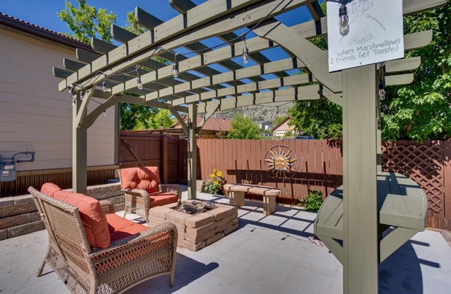 Spacious Home with Deck 5 Mi to Ridgway State Park!