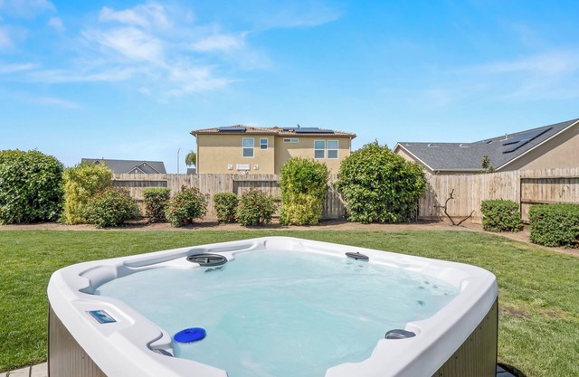 Spacious Home with new Hot tub I Fire pit I BBQ