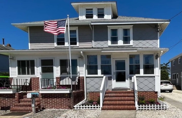 Spacious home with ideal location: short walk to Beach, 96th Street, and Parks