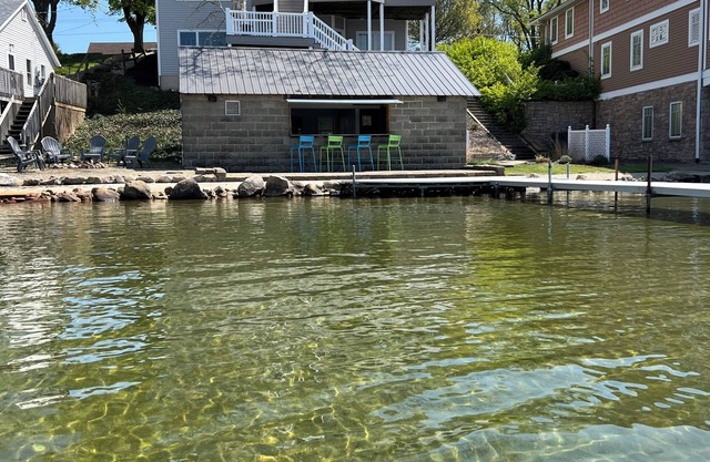 Spacious House + boat house on clear, sandy-bottom lake. Arcade + Billiards room