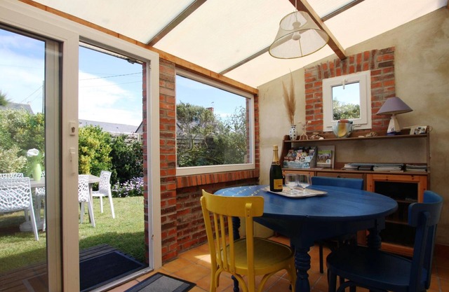 Spacious house with fireplace and terrace, near the beach