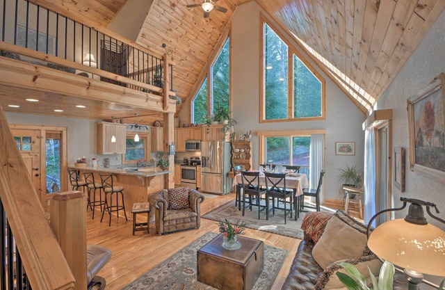 Spacious Lake Santeetlah Cottage w/Lake Views!