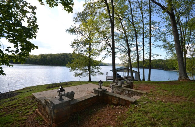 Spacious Lakefront House on Norris Lake in Deerfield Resort, Sleeps 16