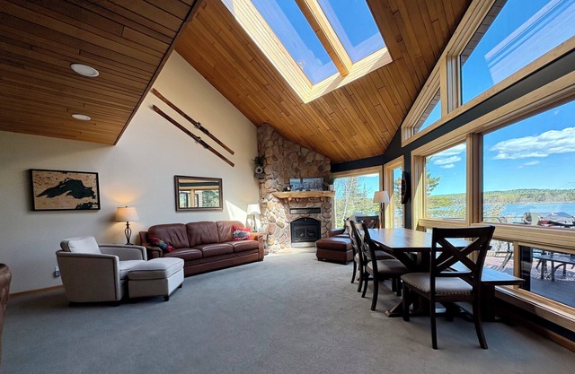 Spacious Lakehome Central to Superior's North Shore Attractions 3 Bed/2 Bath