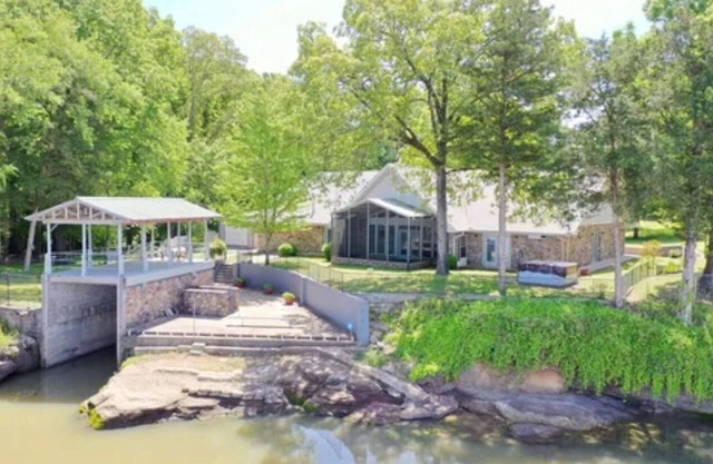 Spacious lakeside home on Lake Dardanelle. Incredible sunsets!