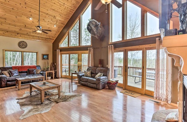 Spacious Lead Getaway with Private Hot Tub and Deck!