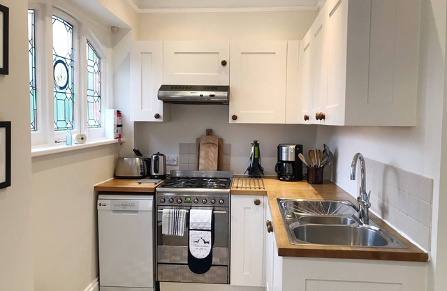 Spacious, light 2 bed flat - great location in heart of Chiswick