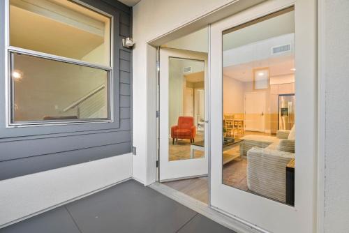 Spacious Loft- Hollywood Free Pool, Parking, Gym