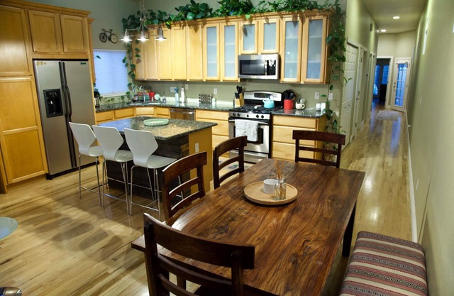 Spacious Lounging Comfort w/500 sqft Rooftop Deck Overlooking Downtown Denver
