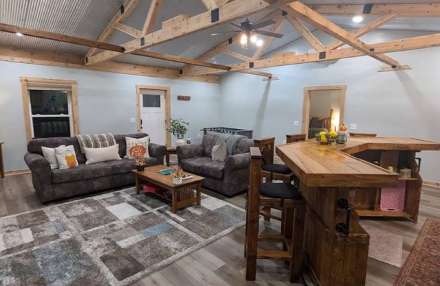 Spacious Lux Cabin. Close to HH State Park & More!