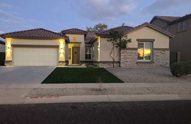 Spacious Luxury Retreat in the Heart of Glendale with All Amenities