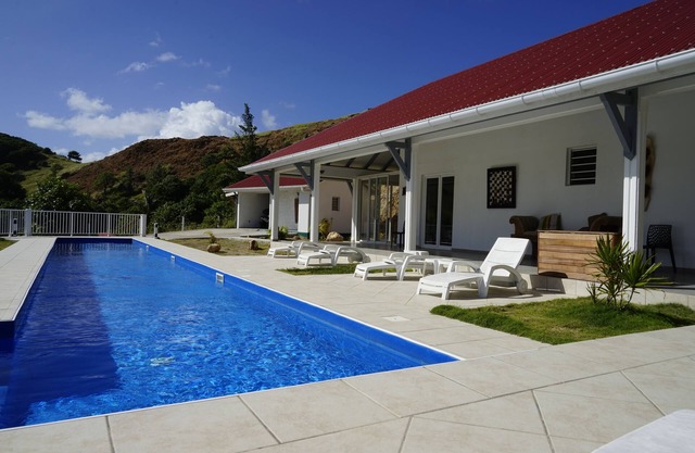 Spacious Luxury villa sea view with large pool and jacuzzi