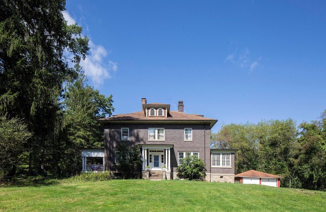 Spacious Manor at New River Gorge and Outdoor Activities - Skiing, Golf, Hiking