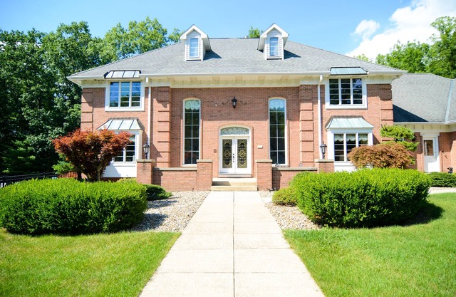 Spacious mansion with Pool Movie Theater Hot Tub near ski resort national park.