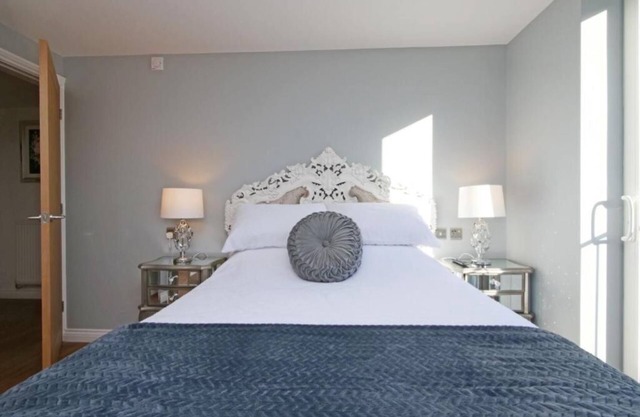 Spacious Modern 2bedroom 2 bathrooms with Private Balcony & Stunning Views