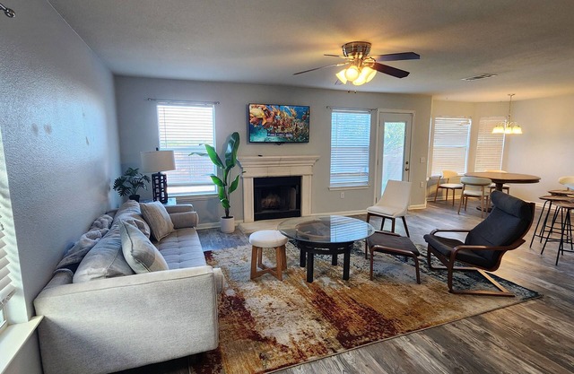 Spacious Modern 3BR w/Office w/Bed Central ATX