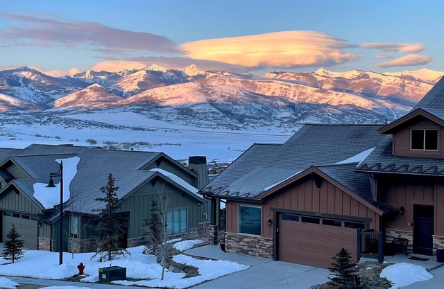 Spacious Modern BRAND NEW 4-BR/4-BA townhome - Views of ALL Park City Ski Runs!