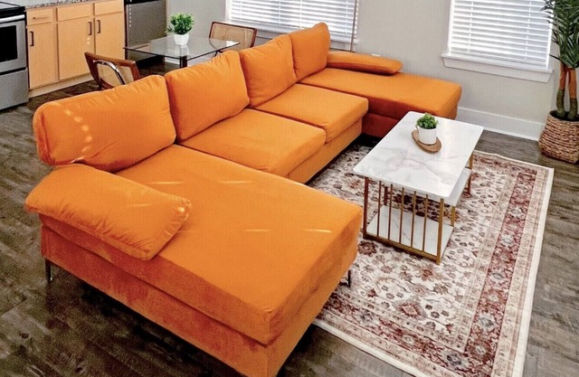 Spacious Modern Studio Near Gulch and Music Row