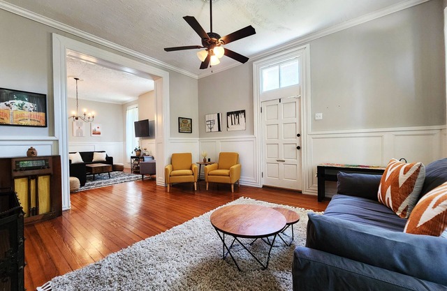 Spacious+Modern Three-Story Benton Park Retreat