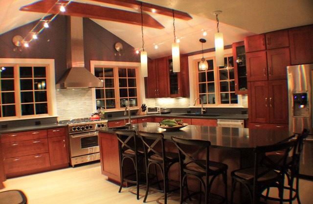 Spacious, Modern House 5 Bedrooms, 2.5 Bathrooms, Sleep 12 on small horse farm.