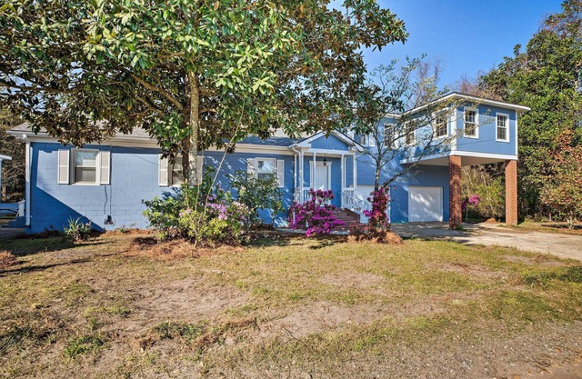 Spacious Mount Pleasant Home: 5 Mi to Beach