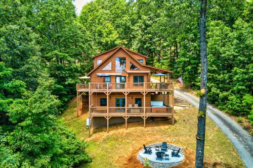 Spacious Murphy Chalet with Hot Tub Mtn Views!