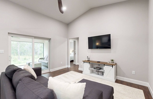 Spacious new home on preserve-like setting, W/D, AC/Wifi