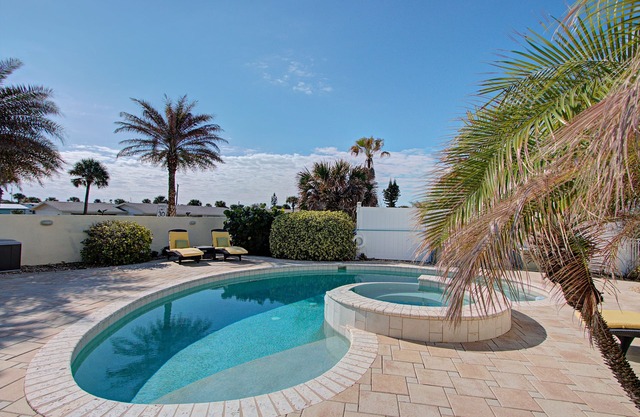Spacious Oceanfront House has Private Pool, Ocean Deck and Panoramic Ocean Views
