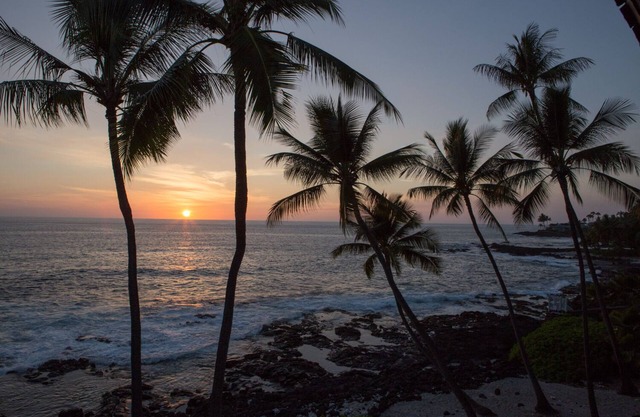 Spacious Oceanfront Penthouse w/180 Degree Views in Kailua-Kona!